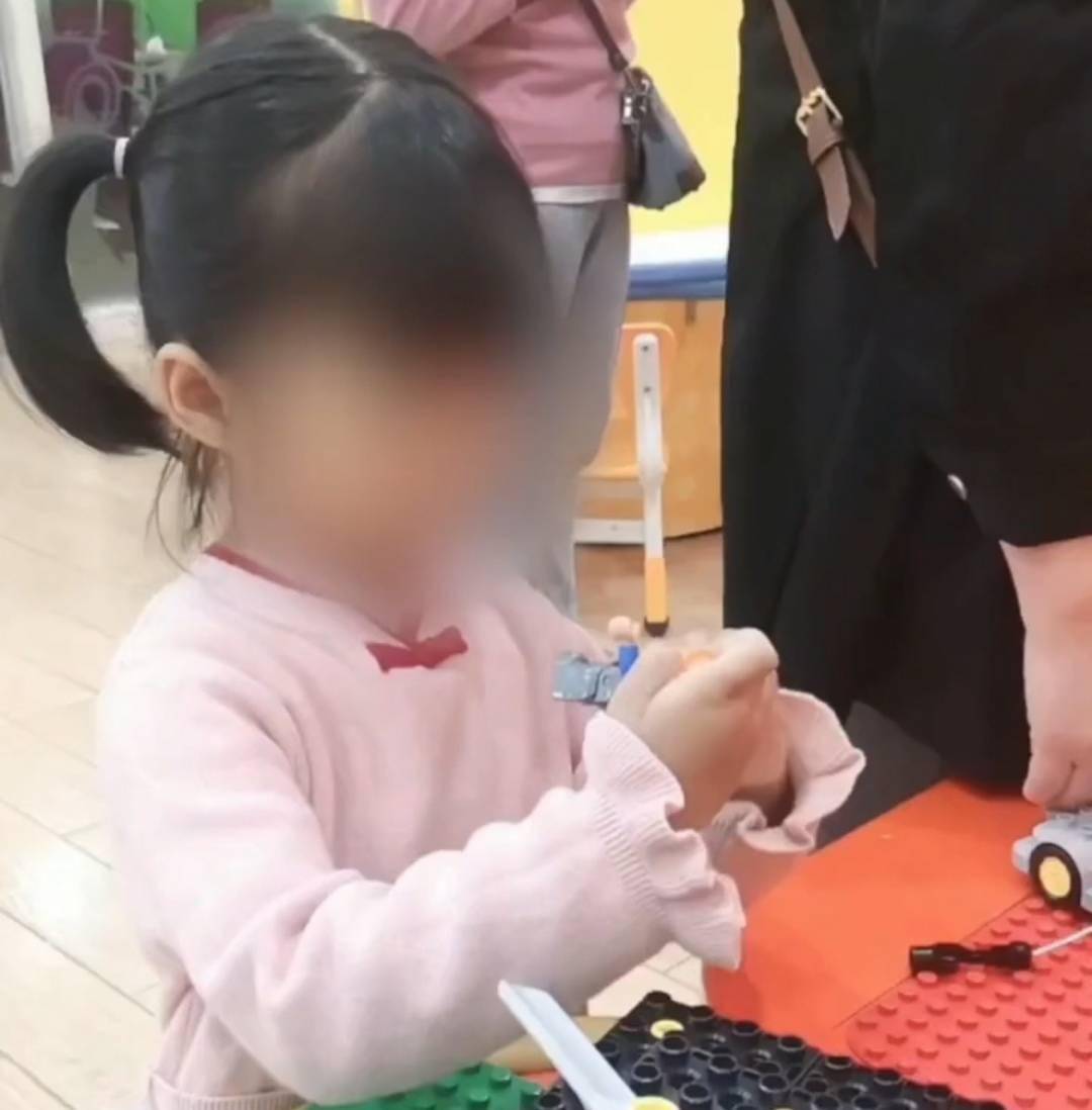 深圳4岁女童身患急性白血病，父亲卖车救女，小刚学长加价8万收车